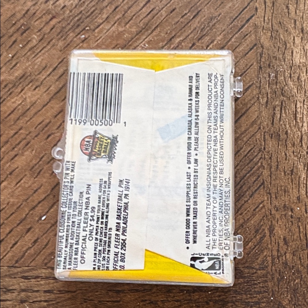 (1) 1990 Fleer Basketball Wax Pack w/Michael Jordan on front of pack! - Picture 2 of 3